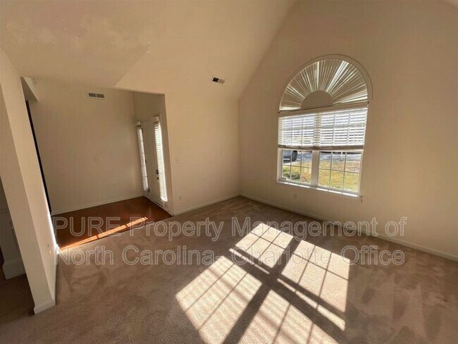 Foto del edificio - 3223 Erwin Trace Dr