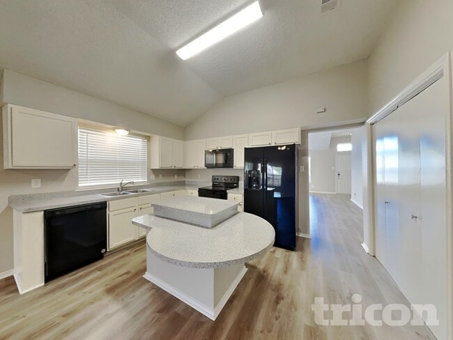 Foto del edificio - 6002 Flyers Ln