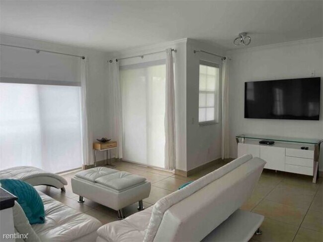 Building Photo - 1 br, 1 bath Condo - 3205 NE 184th St Apt ...