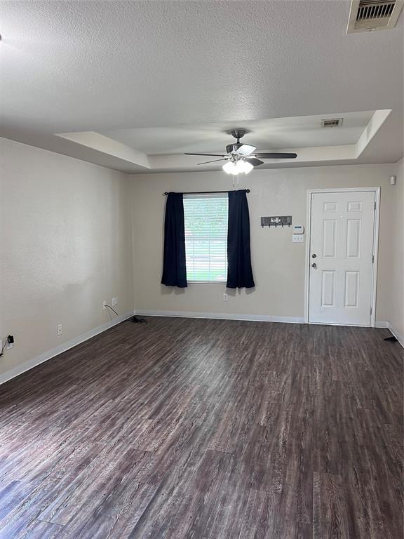 Foto del edificio - 2319 Shady Tree Ln