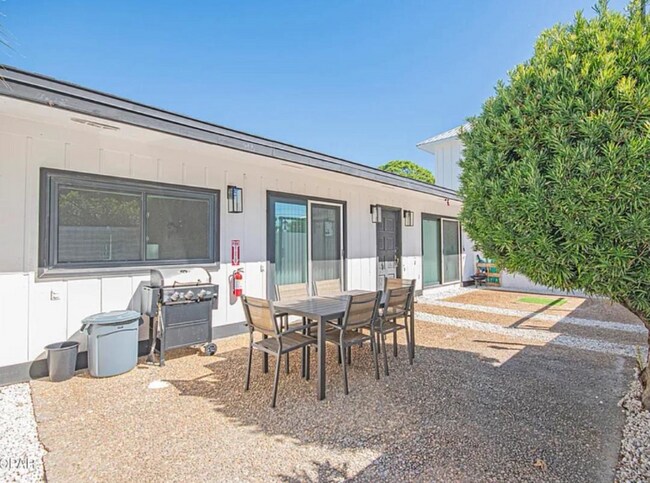 Foto del edificio - 5524 Sunset Ave