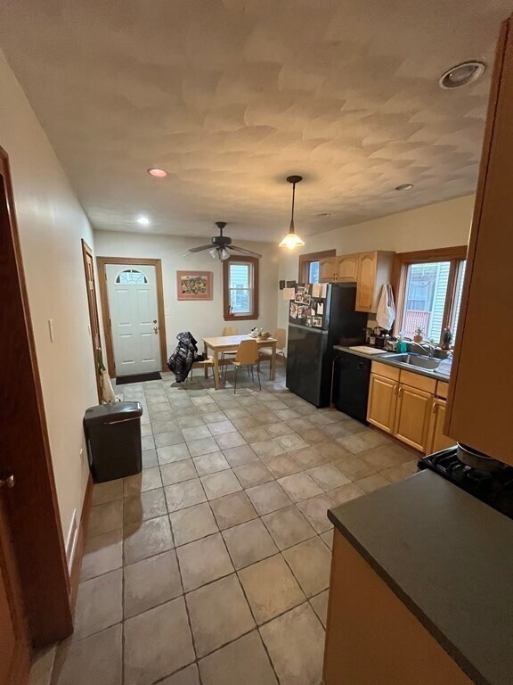 Building Photo - 41 Montfern Ave