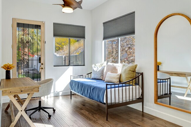 Foto del edificio - 5696 N Via Elena