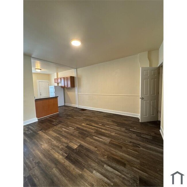 Building Photo - 2 Bedroom PLUS Den