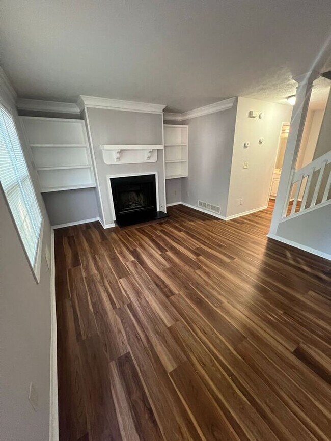 Building Photo - READY NOW!! 3 bedroom 2.5 bath in Snellville!