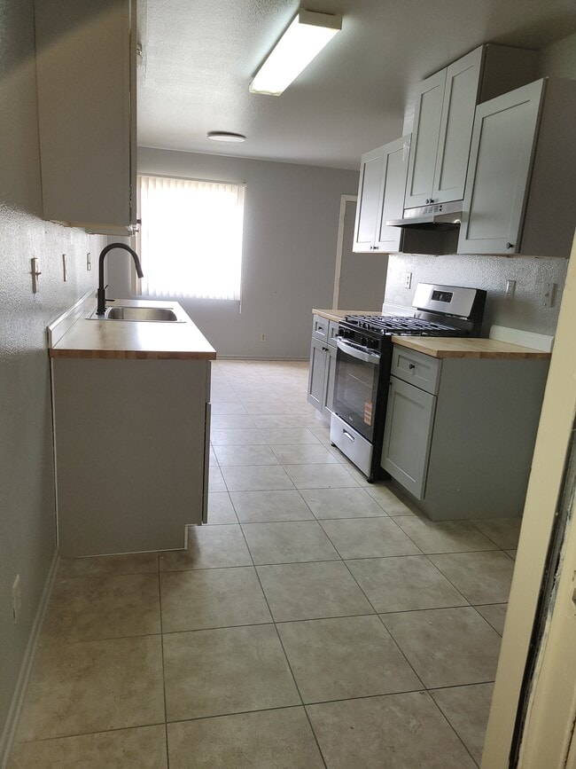 Photo - 1920 E Cypress St (Anaheim, CA) Apartments