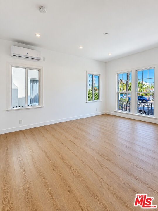 Foto del edificio - 233 N Berendo St