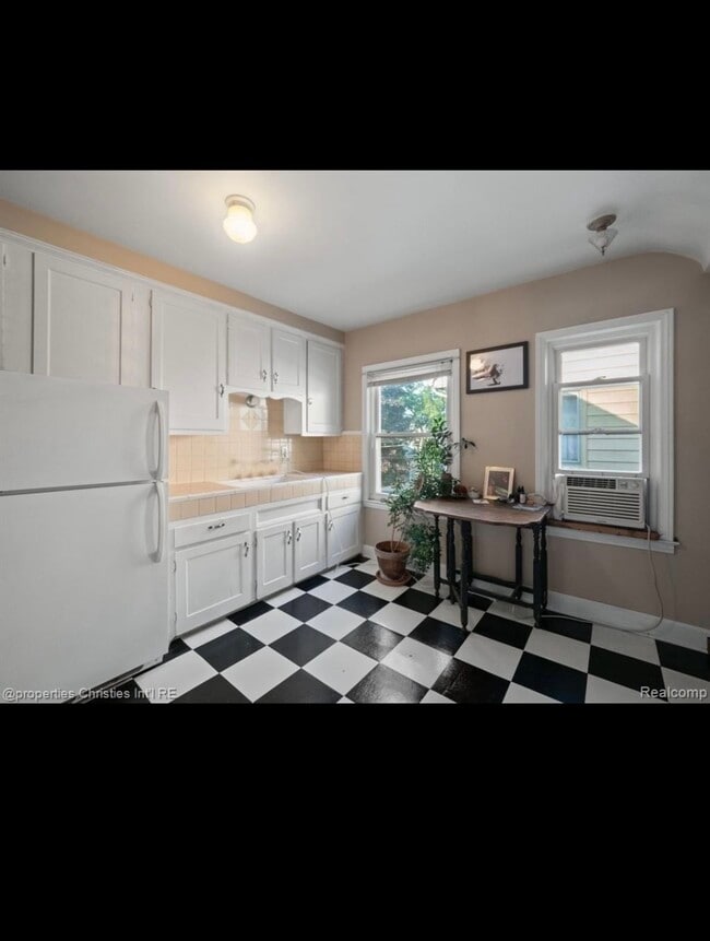 Building Photo - 18 Woodward Heights Blvd