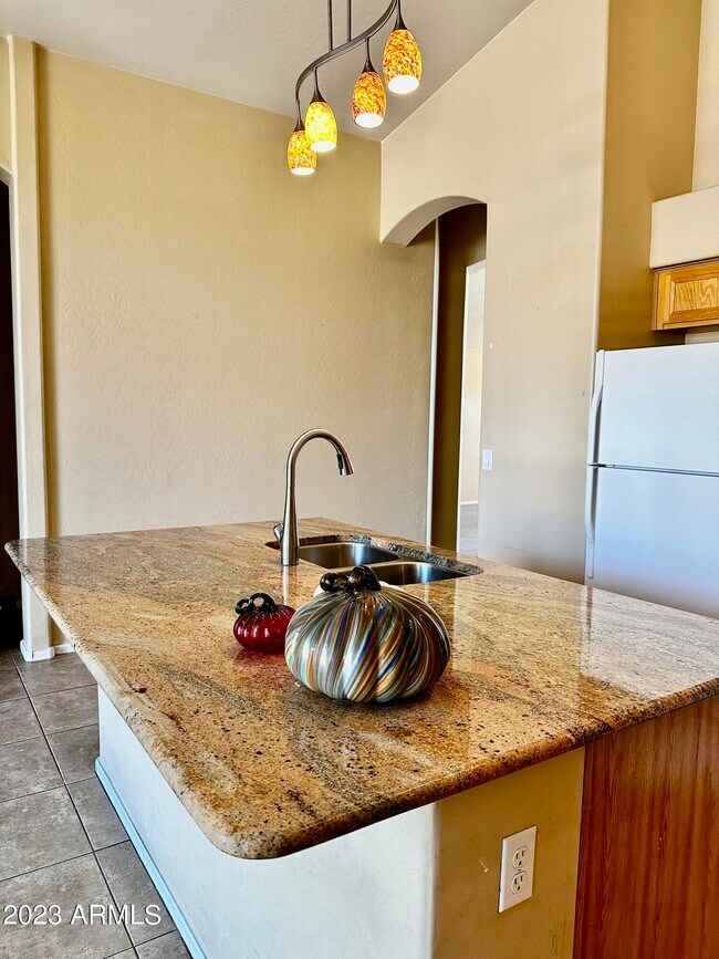 Foto del edificio - 4238 E Redwood Ln