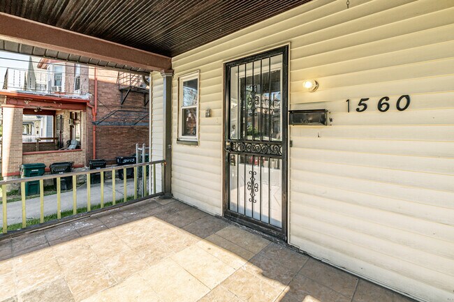 Foto del edificio - 1560 Ruth Ave