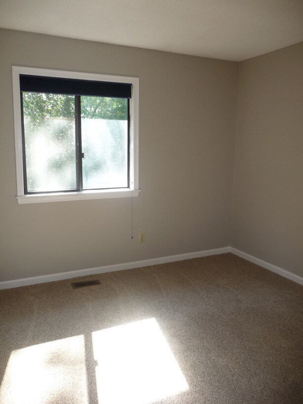 Building Photo - 7243 Sandy Creek Dr