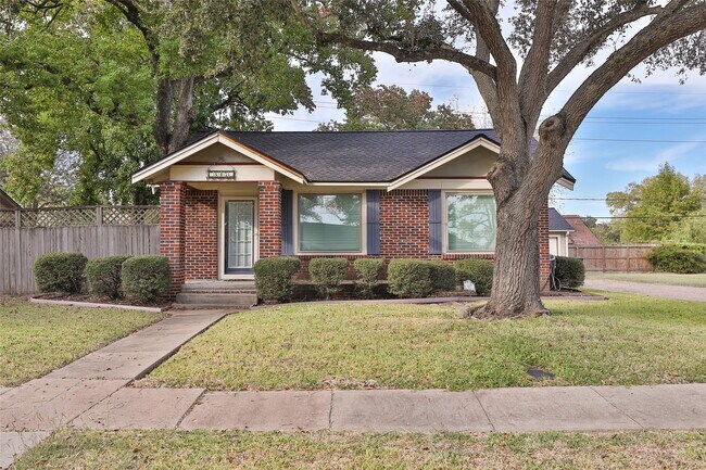 Foto del edificio - 607 Lakeview Dr