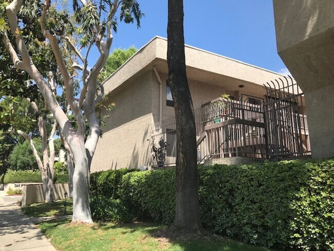 Foto del edificio - SHERMAN OAKS!!!: FANTASTIC 2 BEDROOM + 1 1...