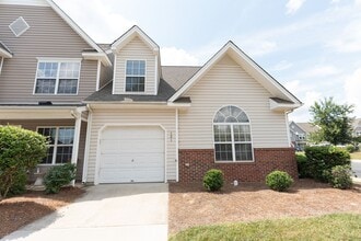 Building Photo - 121 Goldfinch Ave