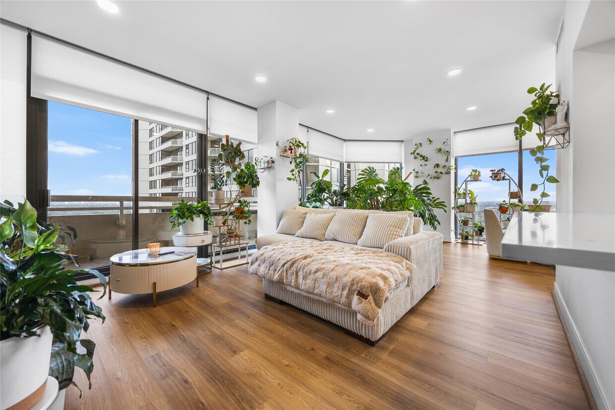 Foto principal - 14 Greenway Plz