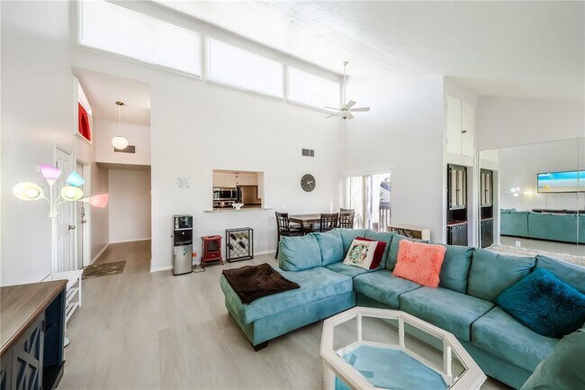 Foto del edificio - 722 White Pine Tree Rd
