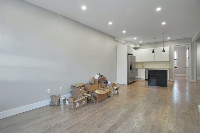 Building Photo - 221 Whiton St