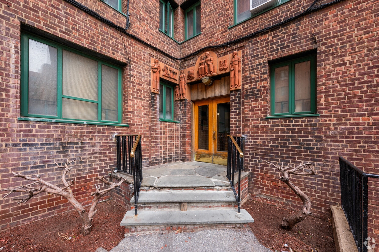 East Tremont Ave Bronx Ny City Jeans Tremont Varsity East Tremont