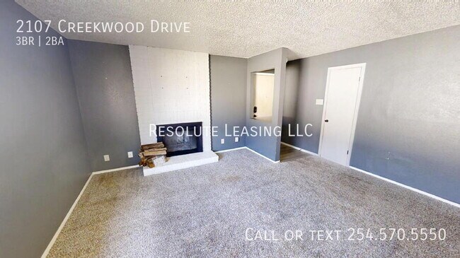 Foto del edificio - 2107 Creekwood Dr