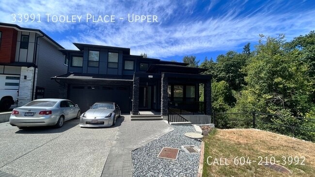 Building Photo - Fancy Huge Home