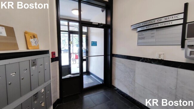 Building Photo - 1126 Boylston St
