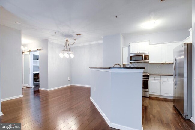 Building Photo - 11371 Aristotle Dr