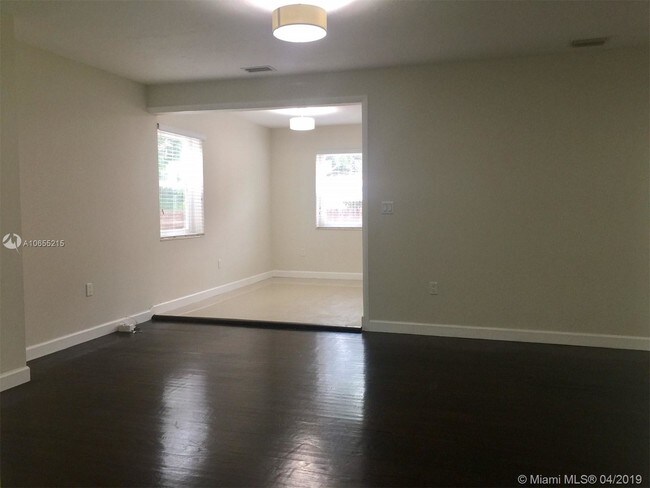Foto del edificio - 1155 NE 119th St