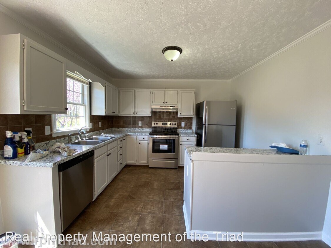 3 br, 2 bath House 4740 Rockwell Place Dr House Rental in