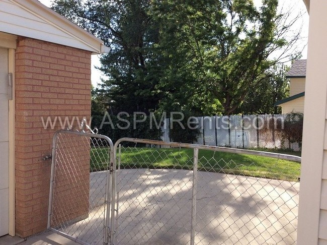 Building Photo - 4894 W Elaine Dr