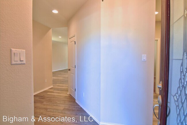 Foto del edificio - 3 br, 2 bath House - 320 Cyril Dr