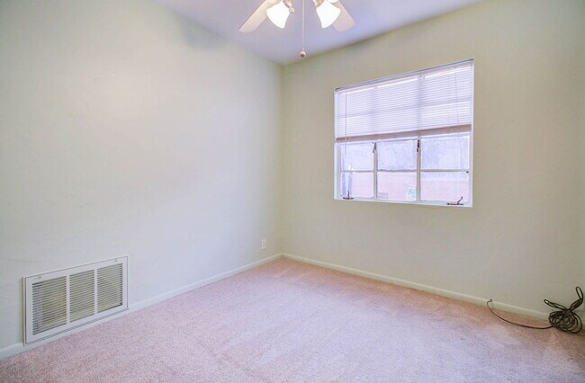 Foto del edificio - 1301 W Mulberry Dr