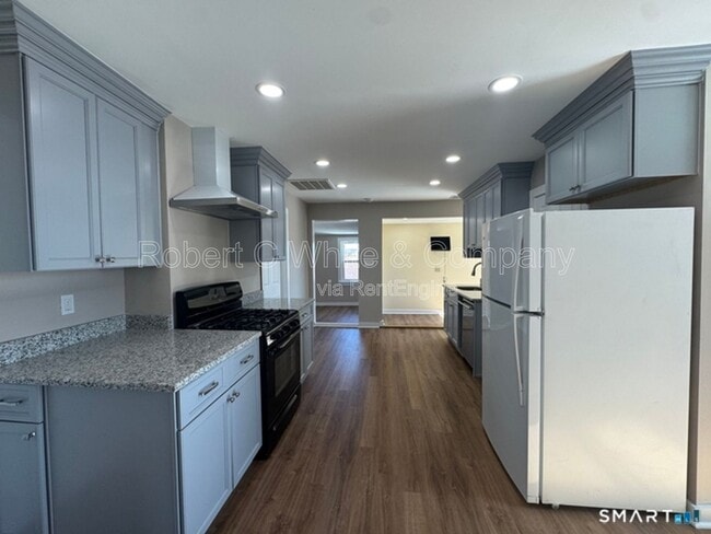 Building Photo - 96 Fulton St