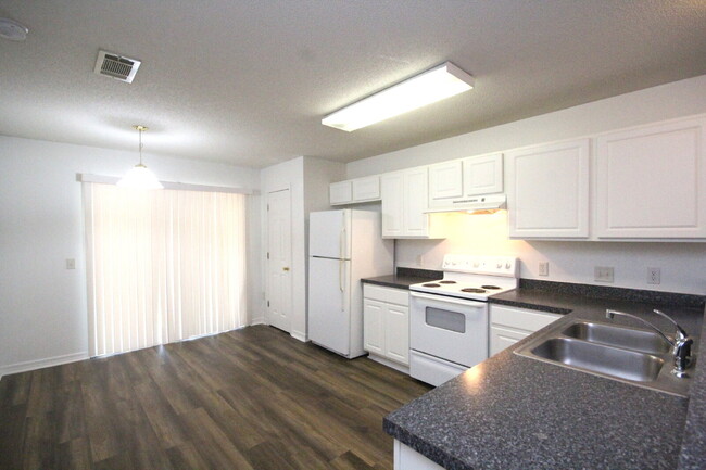 Foto del edificio - Coming Soon: 3 Bedroom, 2 Bath Home in Cor...