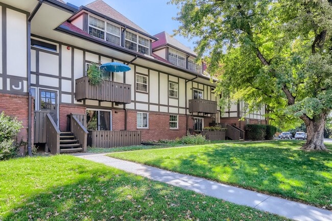 Building Photo - Charming Boulder Condo with Deck, Steps to...
