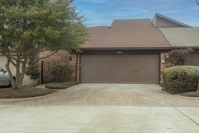 Building Photo - 3403 Courtyard Cir