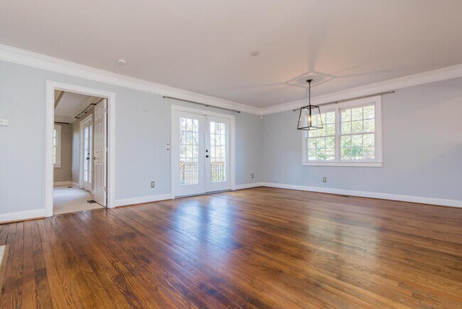 Building Photo - 2310 Melante Dr NE