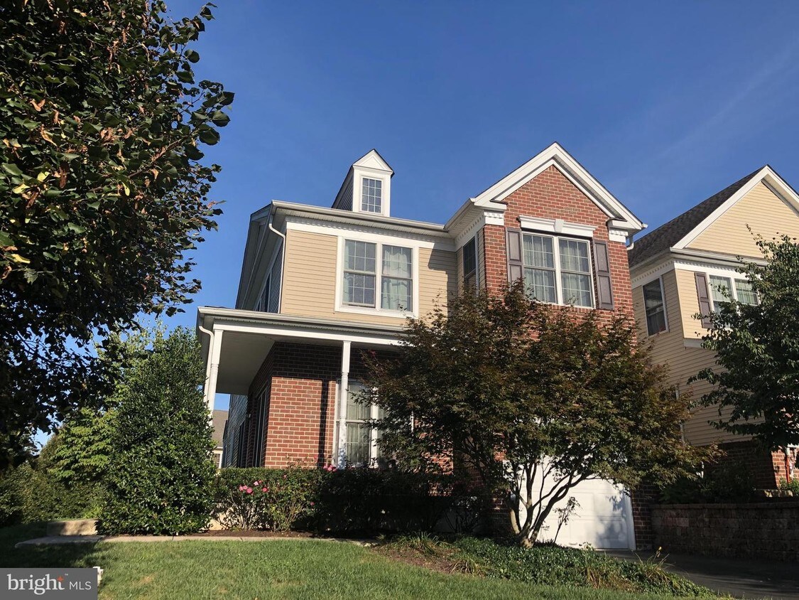 2401 S Whittmore St, Furlong, PA 18925 Townhouse for Rent in Furlong