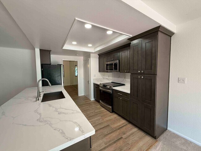 Foto del edificio - University Ave 3 Bedroom