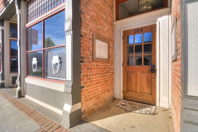 Building Photo - 164 N Louisville St