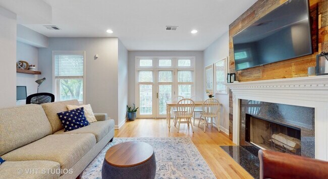 Building Photo - 2855 N Damen Ave