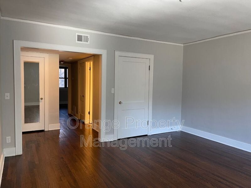 Photo - 3306 Burt St