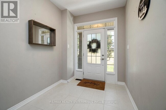 Building Photo - 215 Dundas St E