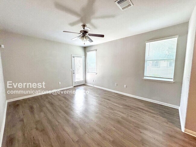 Building Photo - 1701 Logan Dr