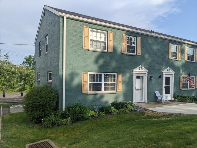 Photo - 52 Chapel Dr Townhome