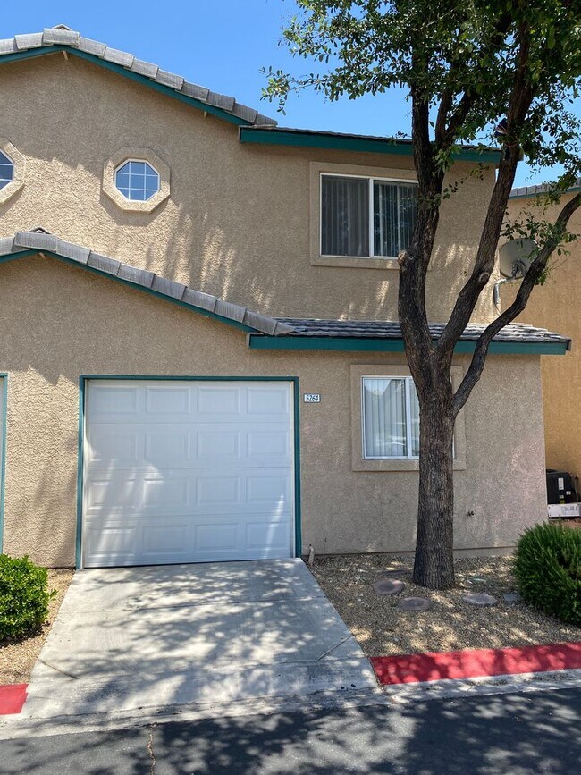 Foto del edificio - AMERICANA Property Mgmt - Gated 2beds -2baths Townhouse in Spring Valley