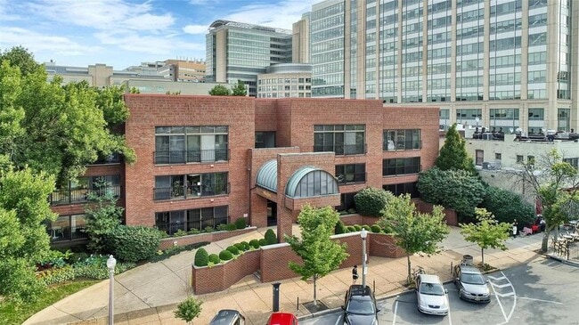 Building Photo - 4570 Laclede Ave