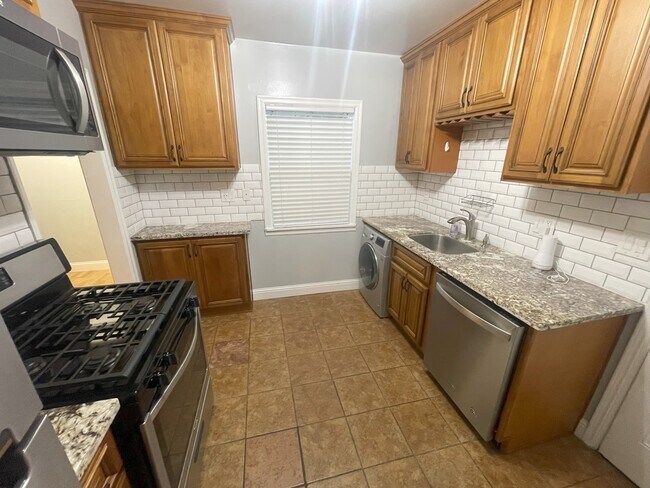 Foto del edificio - 4844 Daisy St