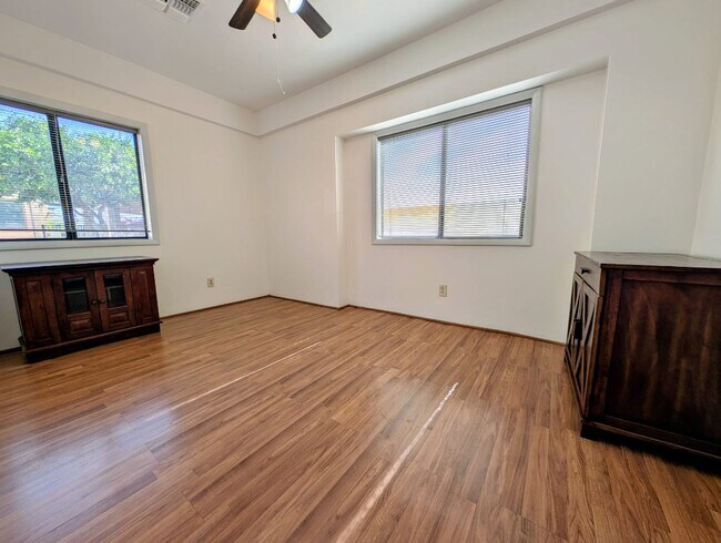 sala de estar - 203 N Grande Ave