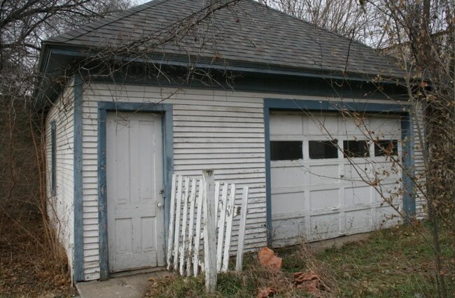Building Photo - 204 W 4th Ave