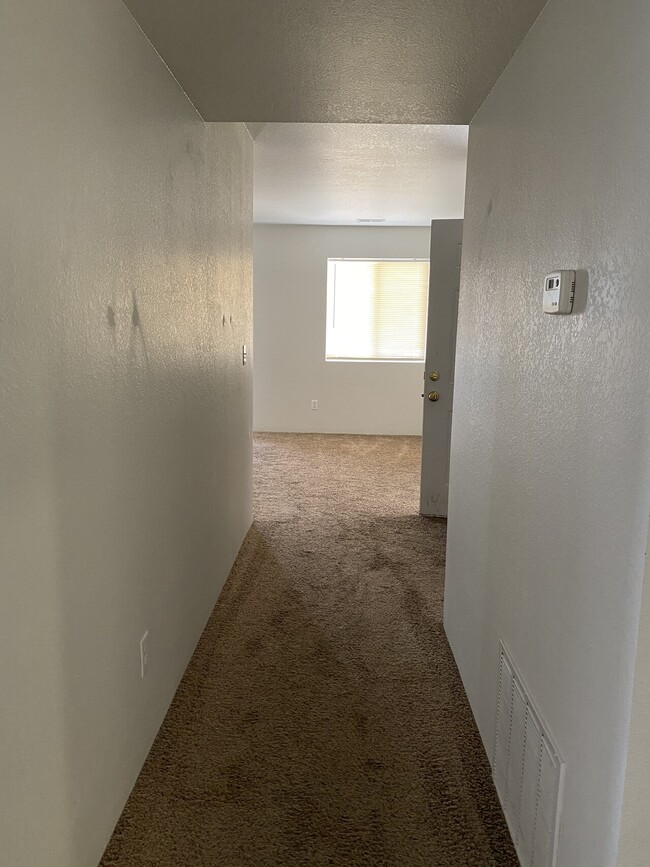 Foto del edificio - 713 Northwood Ct